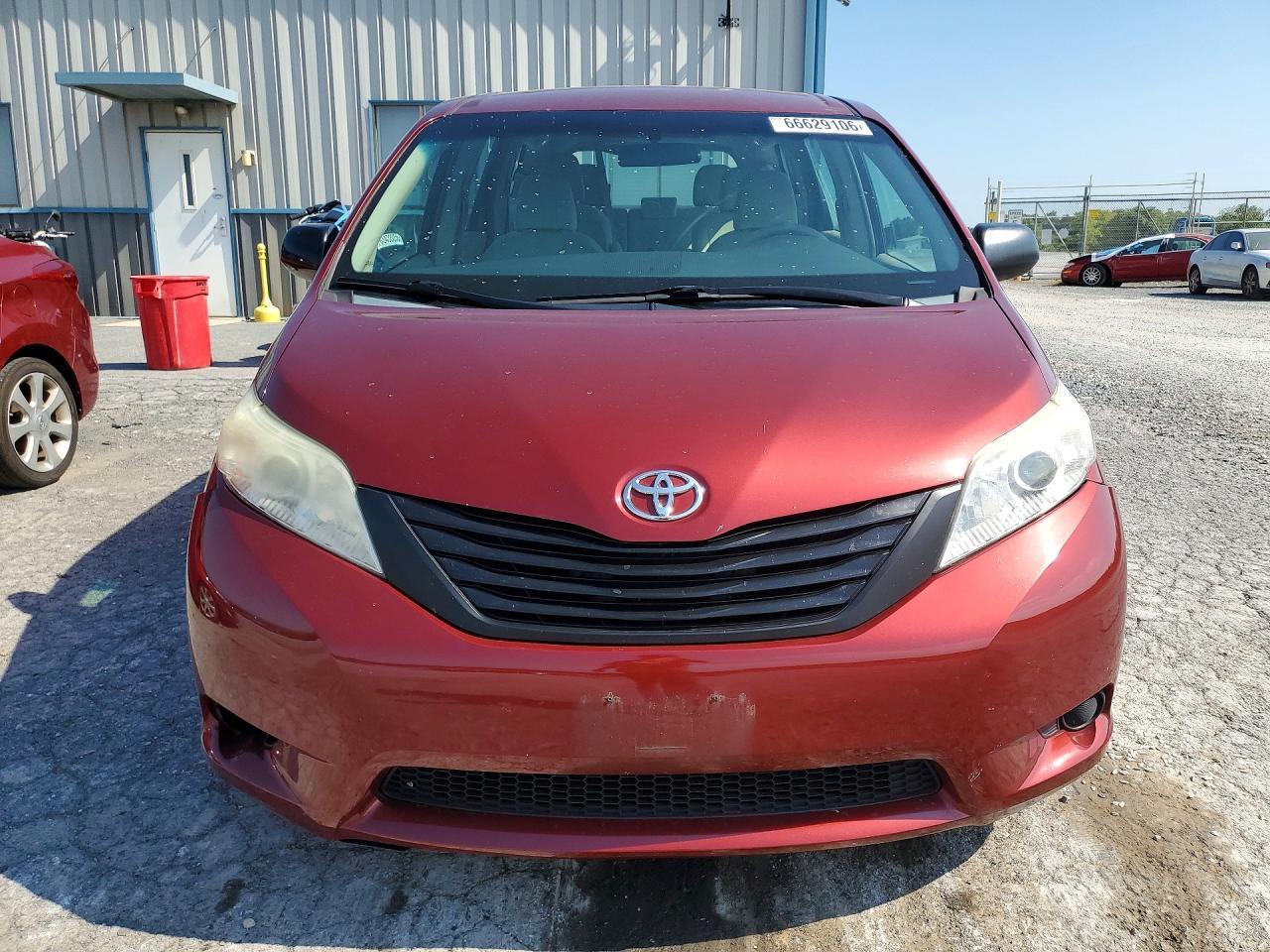 2013 Toyota Sienna L 7-Passenger - Фото 5