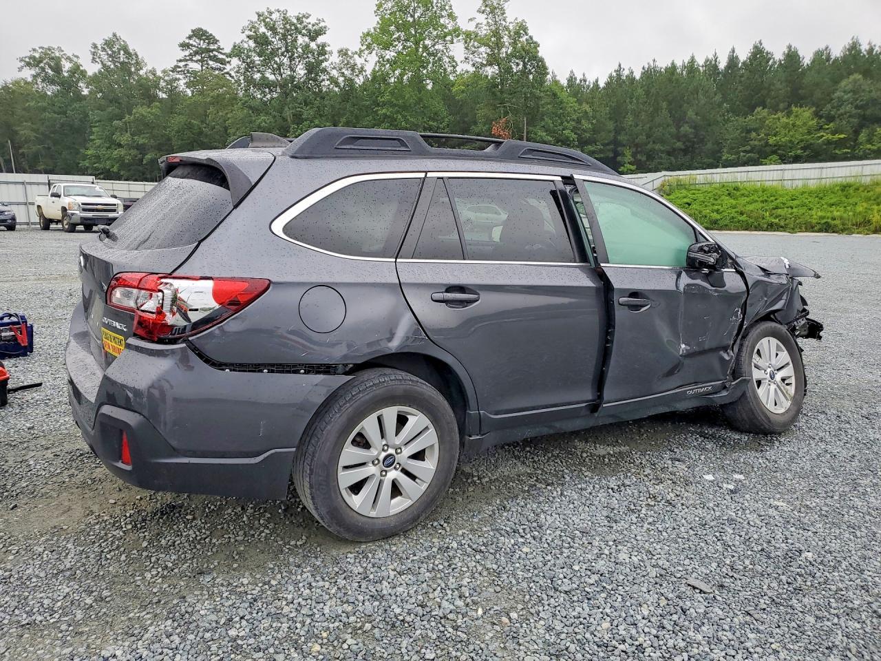 2019 Subaru Outback 2.5I Premium - Image 3