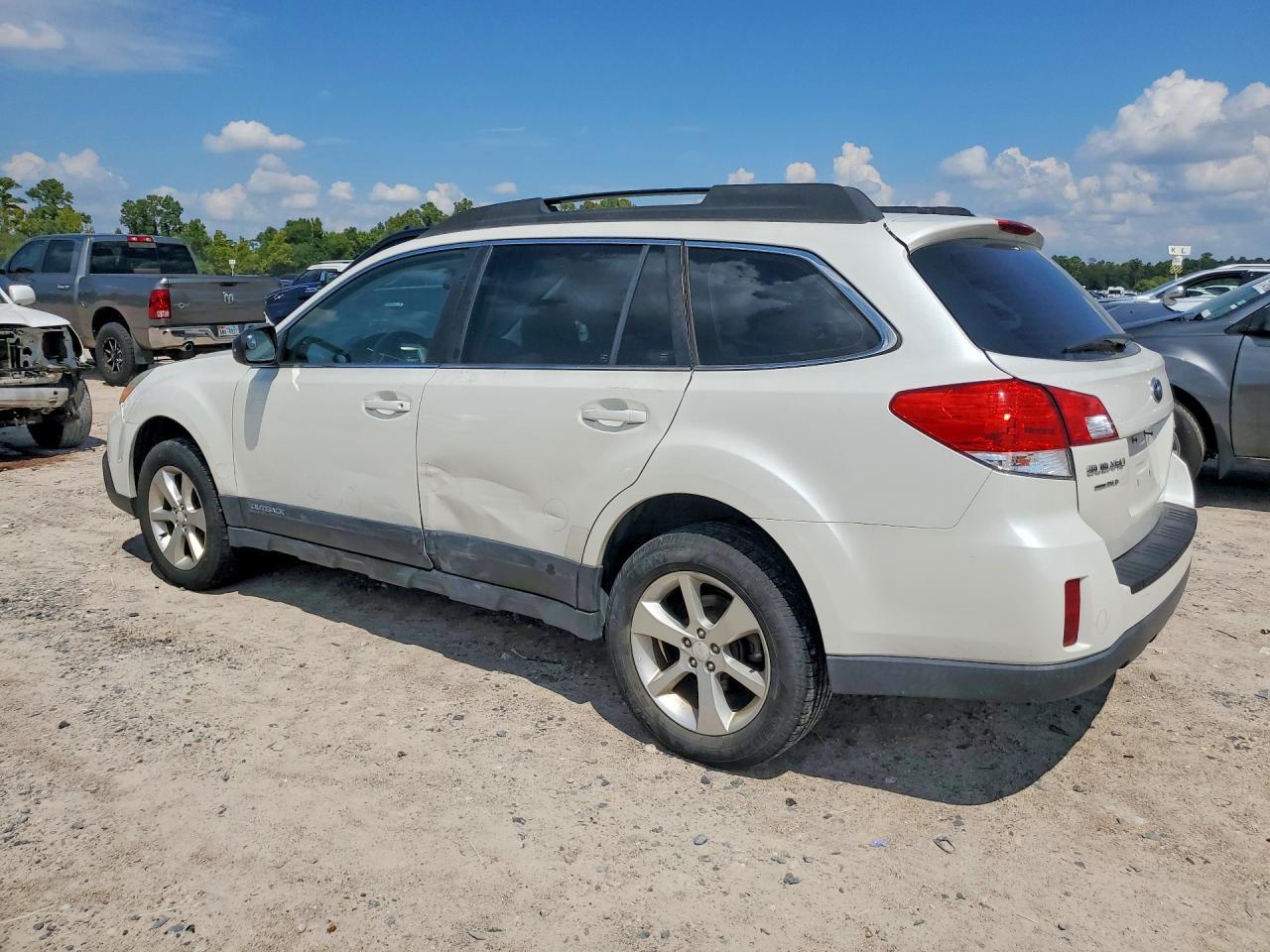 2014 Subaru Outback 2.5I - Image 2
