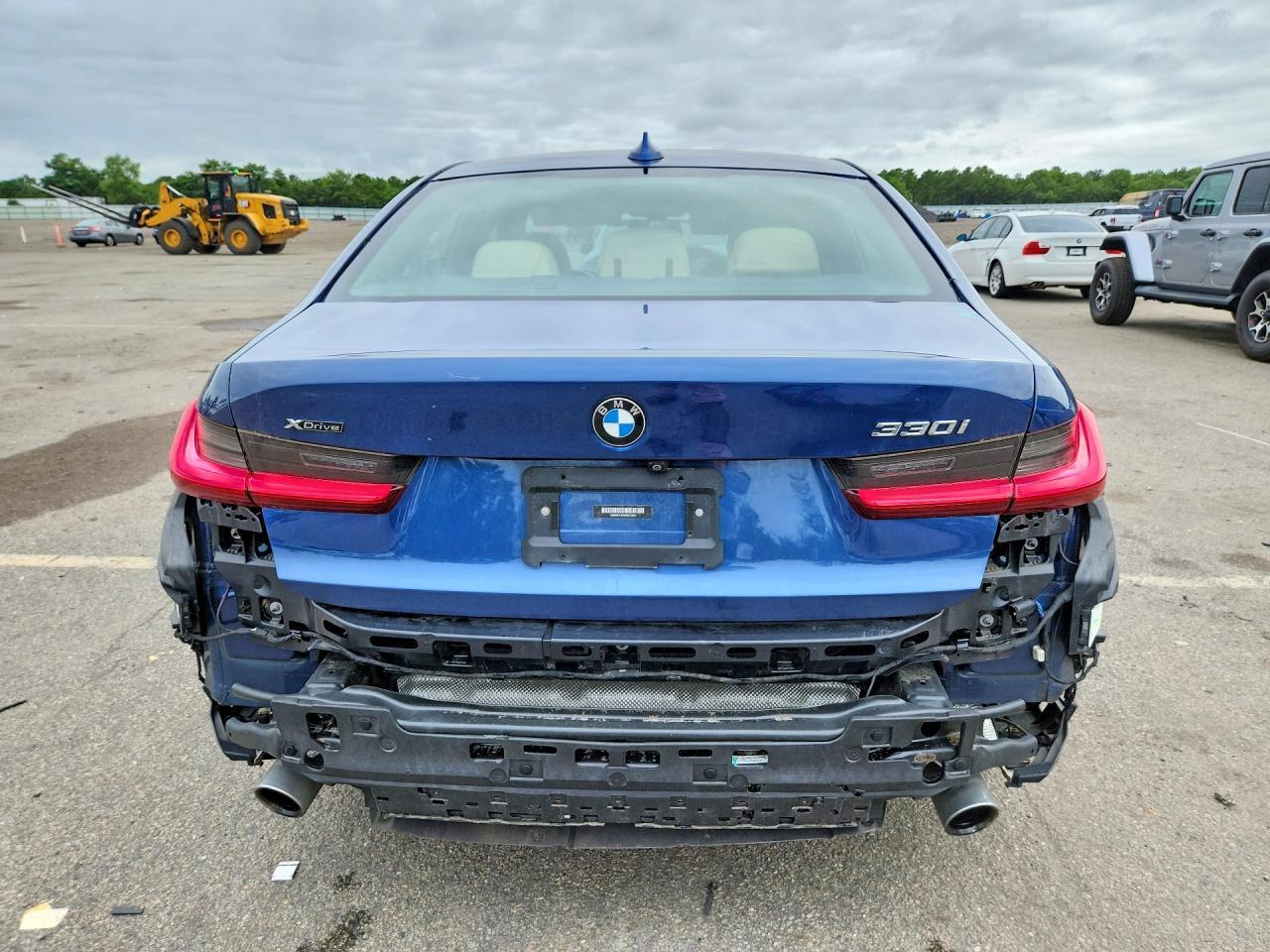 2021 BMW 330Xi - Фото 6