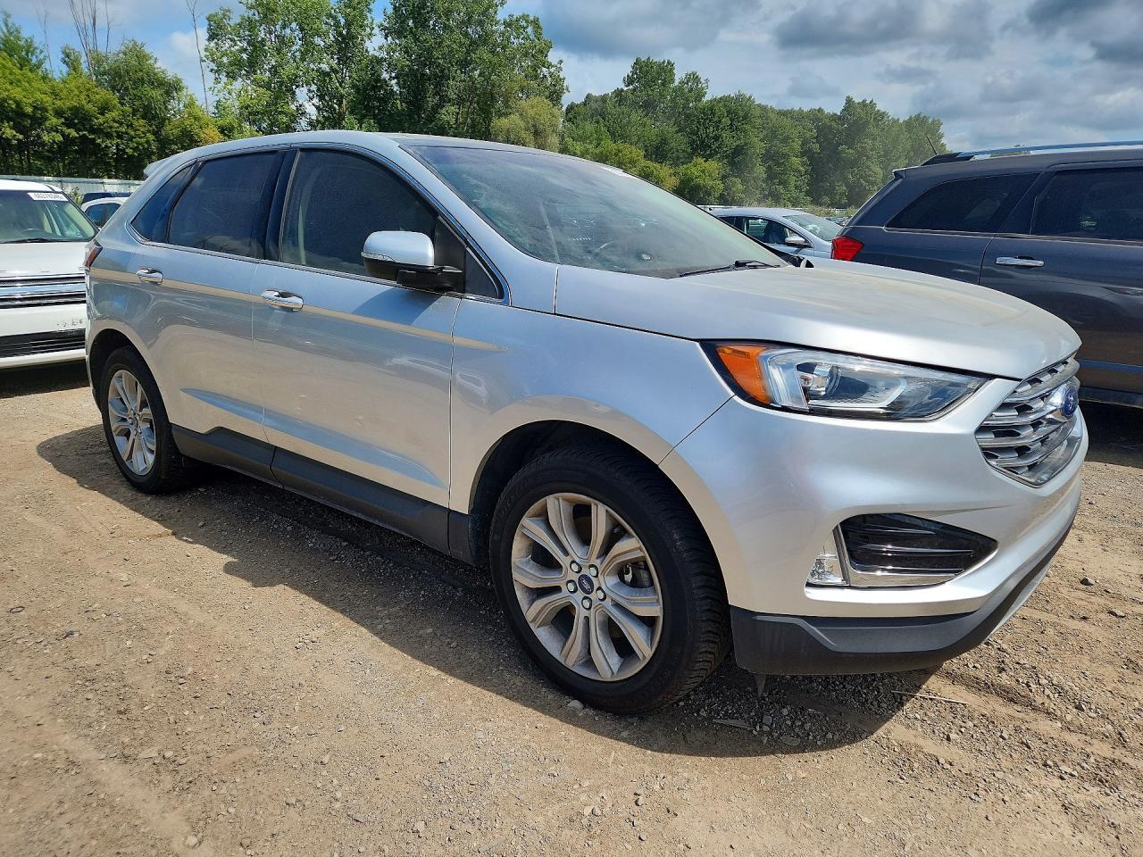 2019 Ford Edge Titanium - Image 4