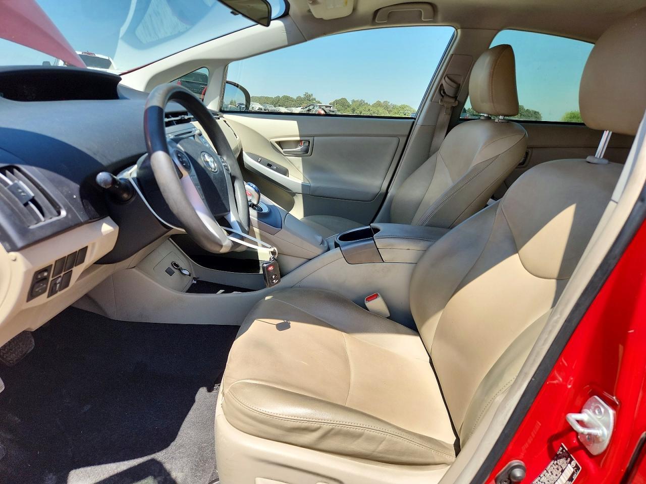 2015 Toyota Prius Two - Фото 7