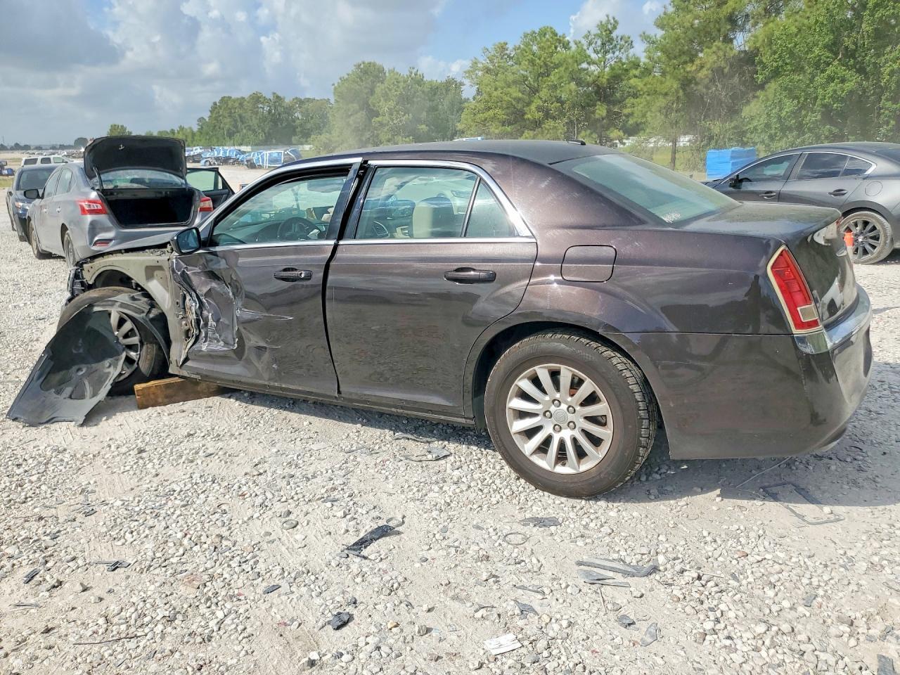 2013 Chrysler 300 - Фото 2