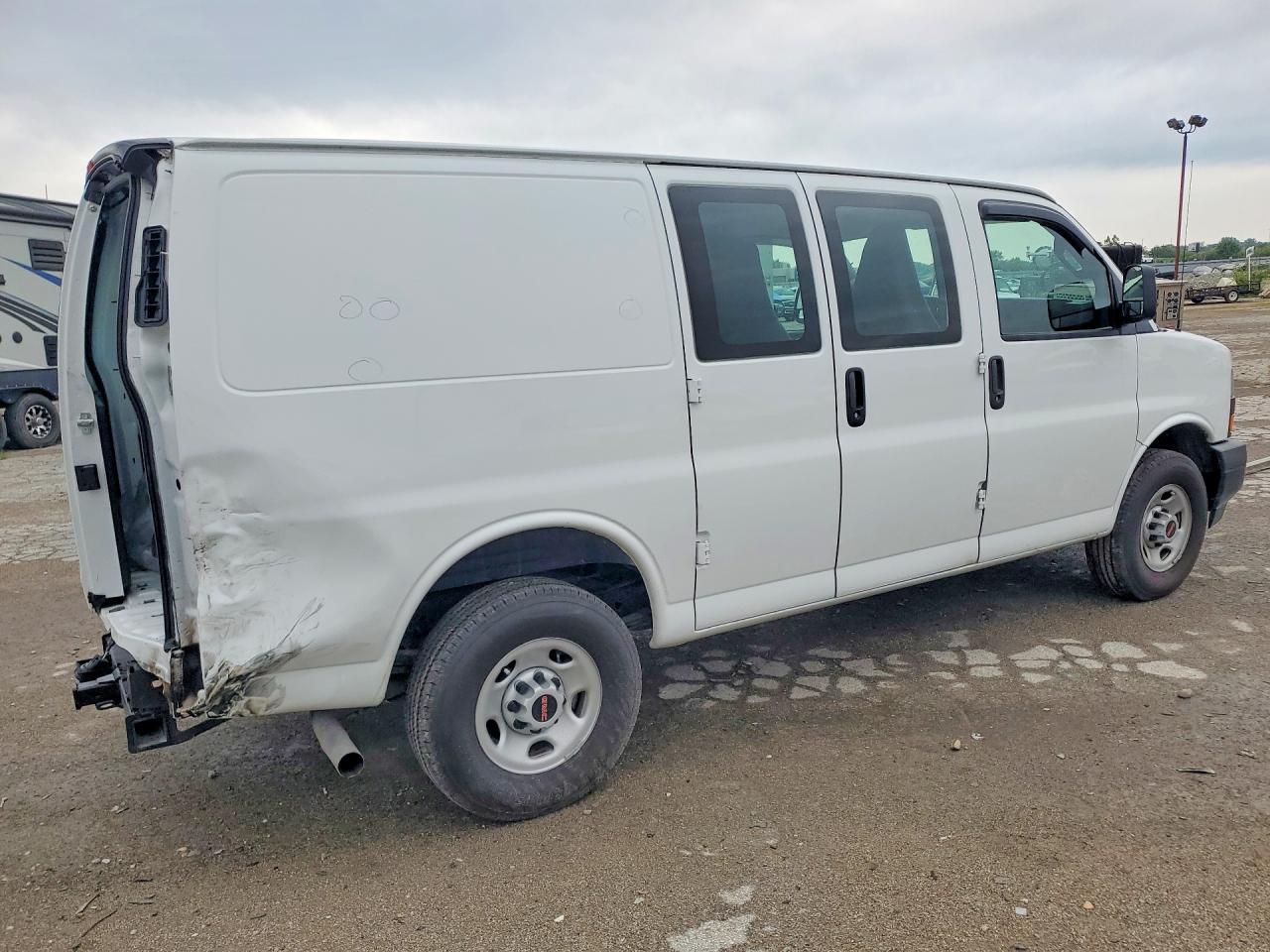 2025 GMC Savana 2500 Cargo Delivery Van - Фото 3