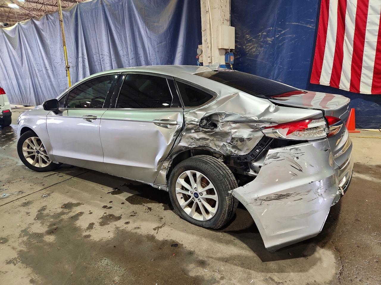 2020 Ford Fusion Se - Фото 2