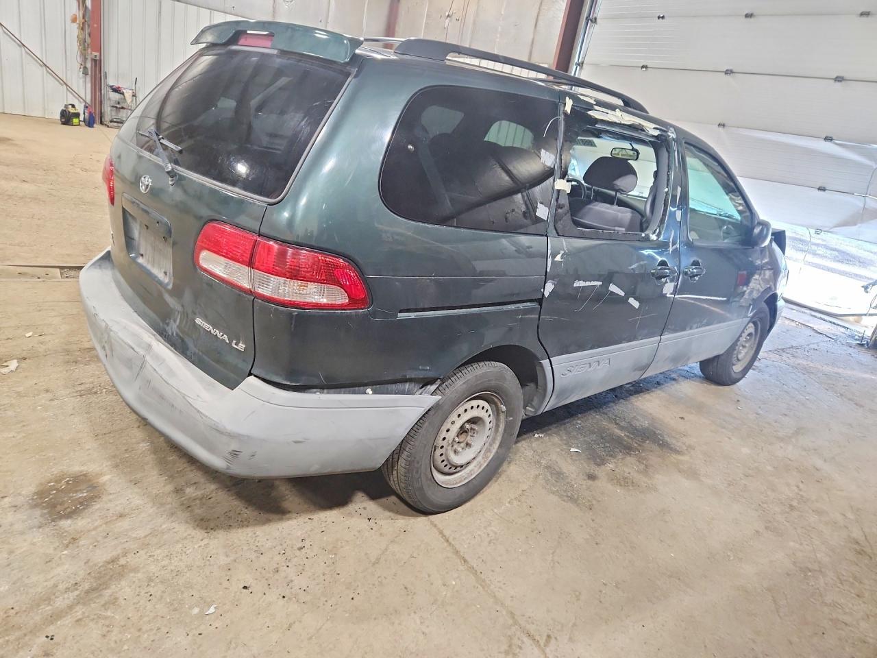 2002 Toyota Sienna Le - Фото 3