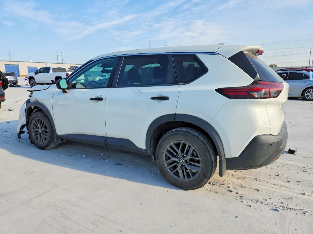 2021 Nissan Rogue S - Фото 2