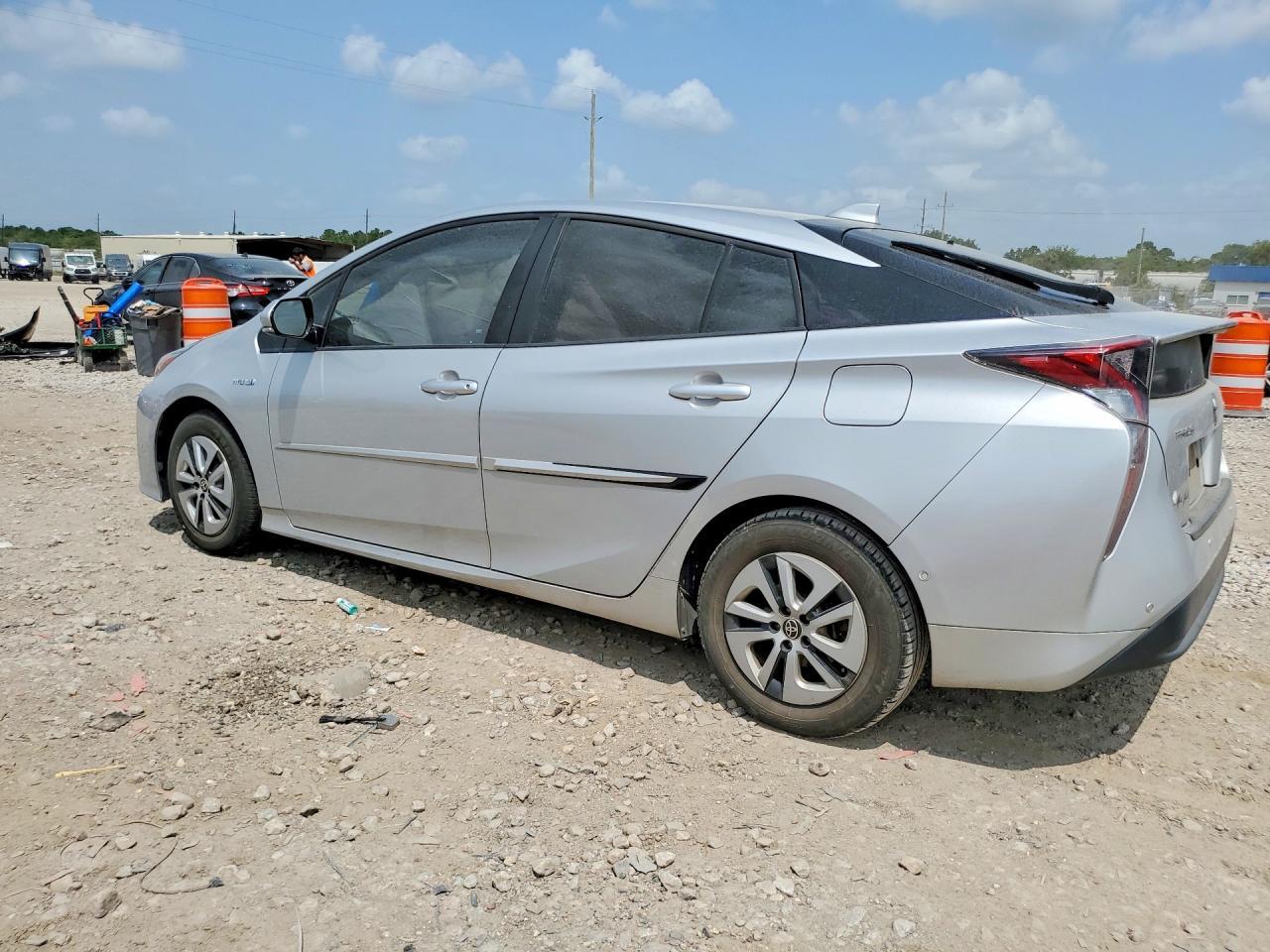 2018 Toyota Prius Four - Image 2