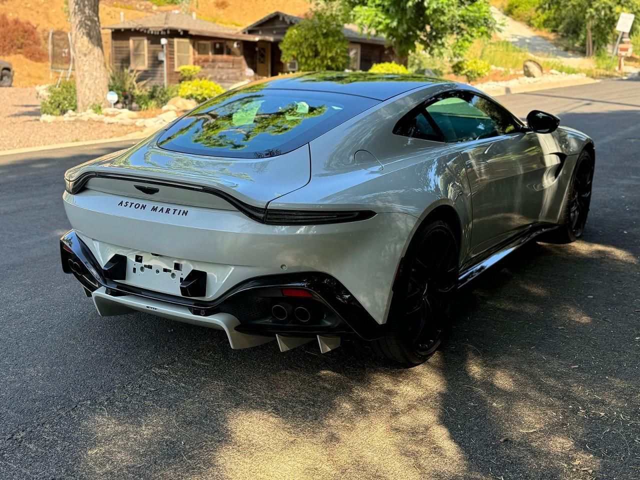 2023 Aston Martin Vantage - Image 3