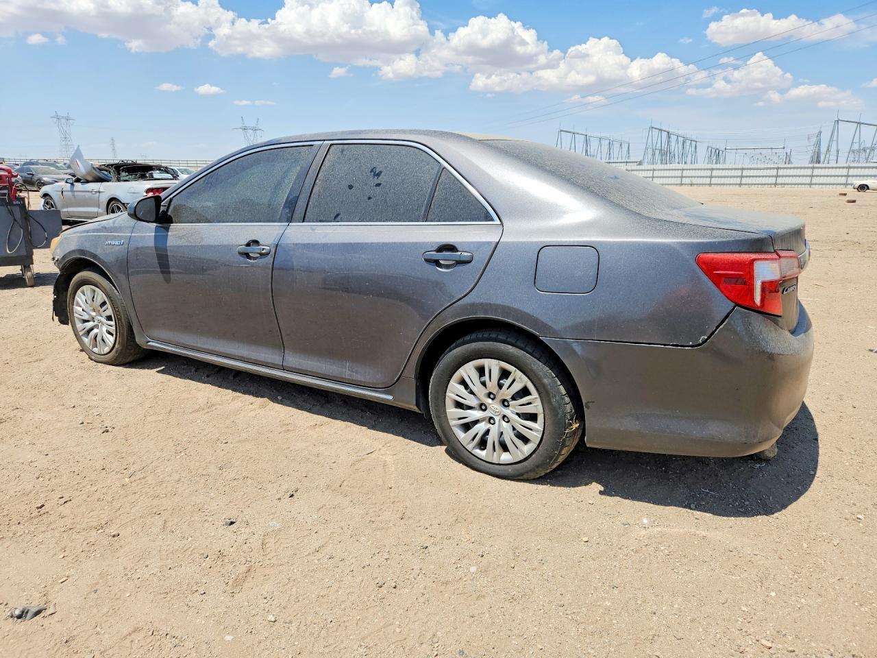 2013 Toyota Camry Hybrid Le - Image 2