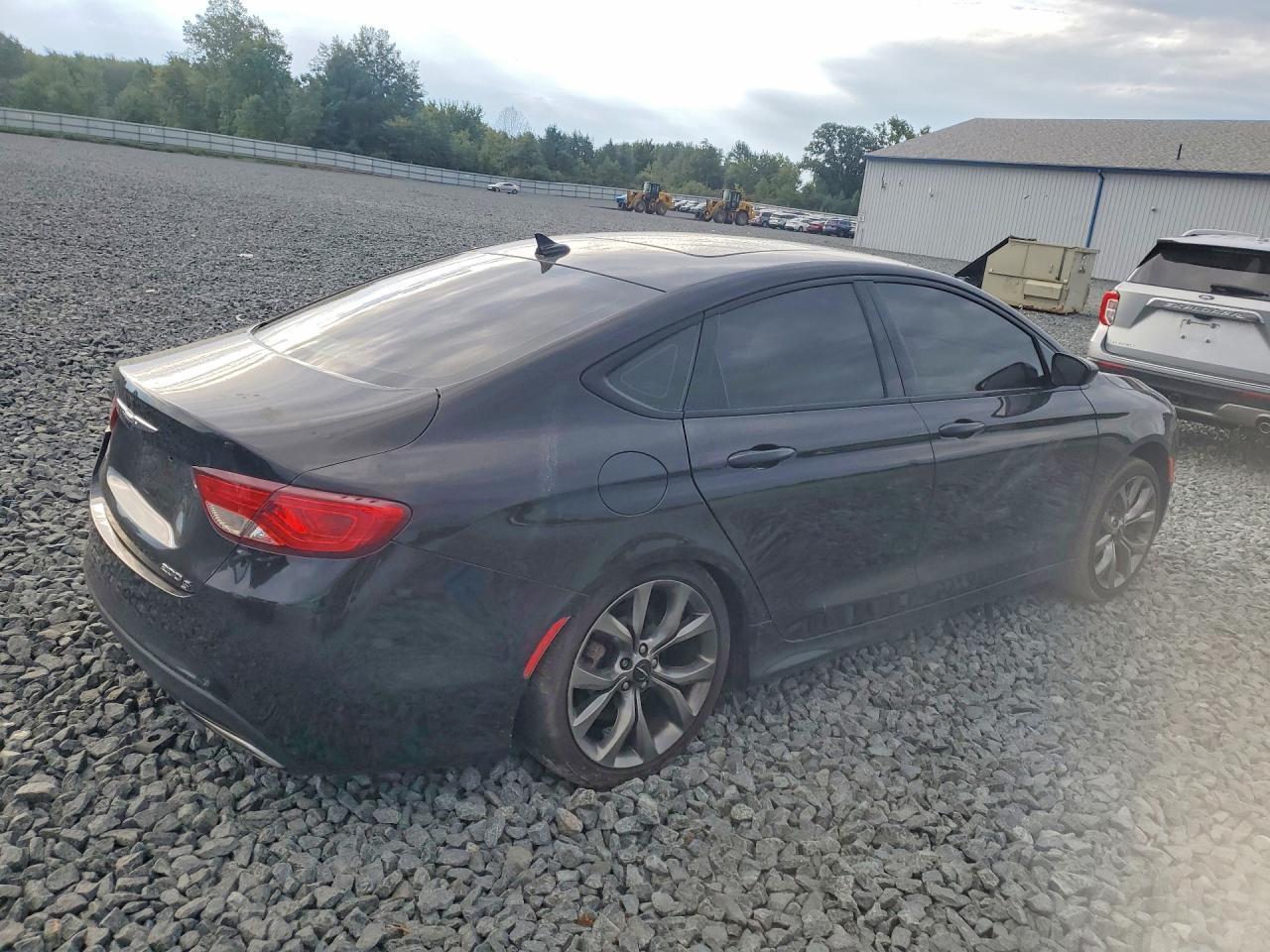 2016 Chrysler 200 S - Image 3