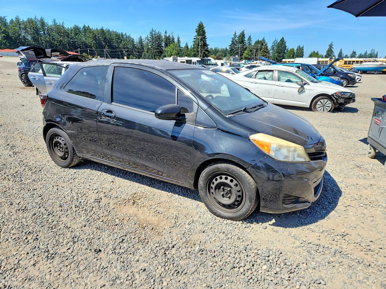 2012 Toyota Yaris 3-Door Le - Фото 4
