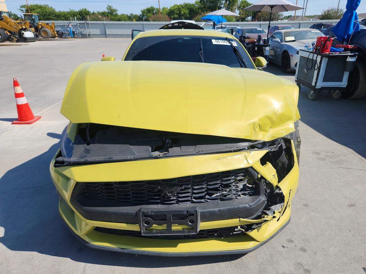2025 Ford Mustang - Фото 5