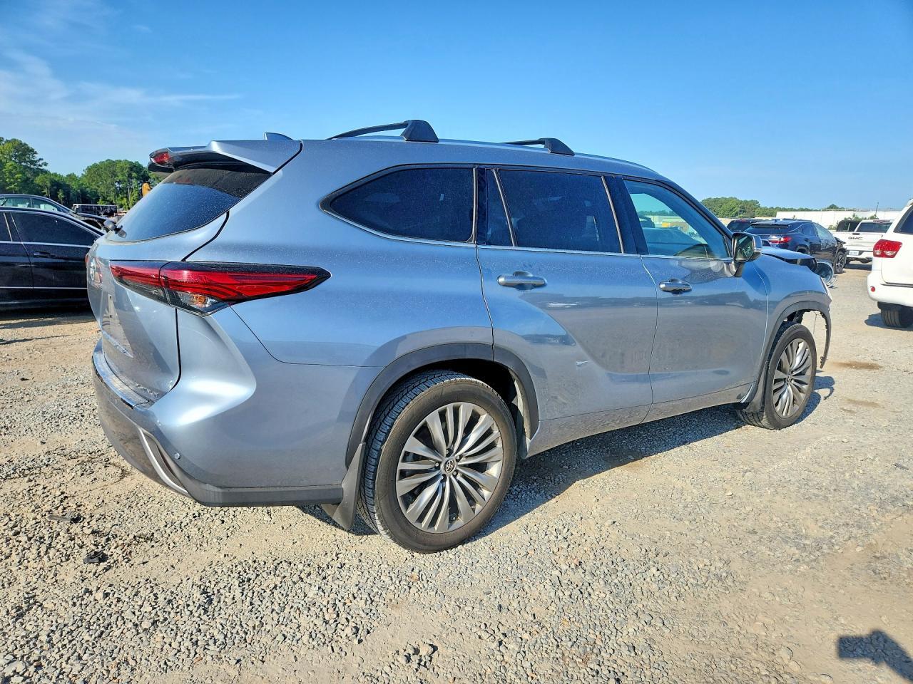 2021 Toyota Highlander Platinum - Фото 3