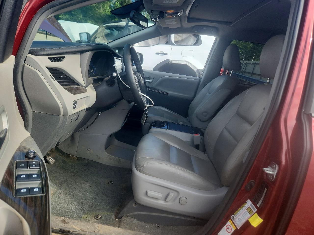 2018 Toyota Sienna Xle 8-Passenger - Image 7