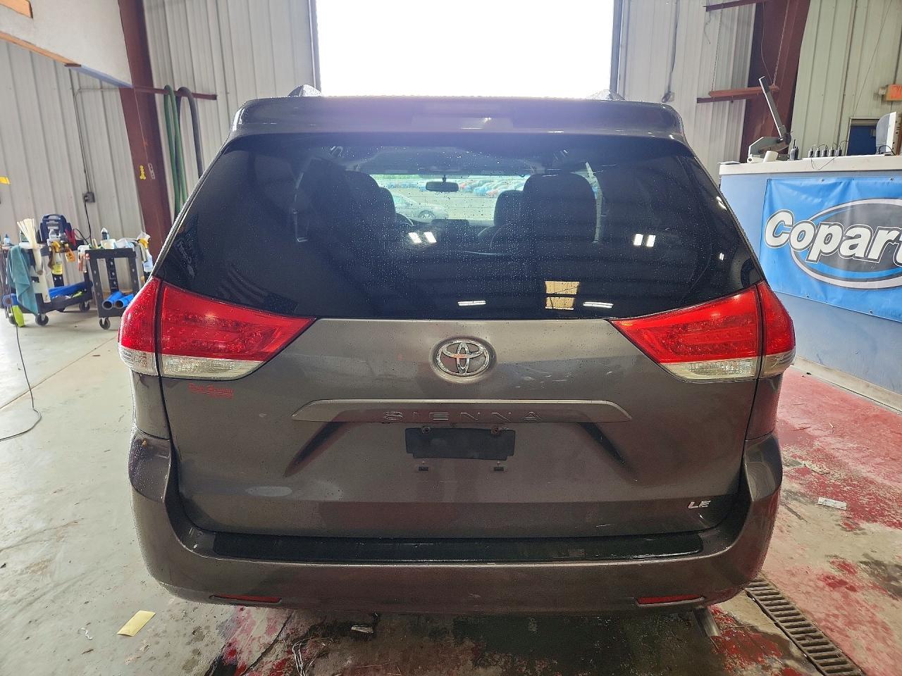 2011 Toyota Sienna Le - Image 6