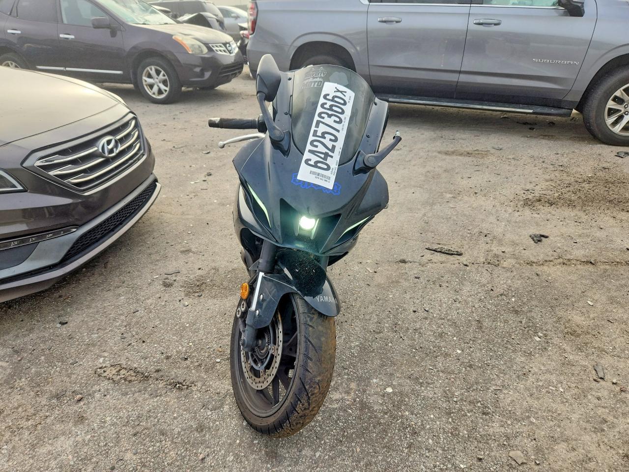 2023 Yamaha Yzfr7 - Фото 2