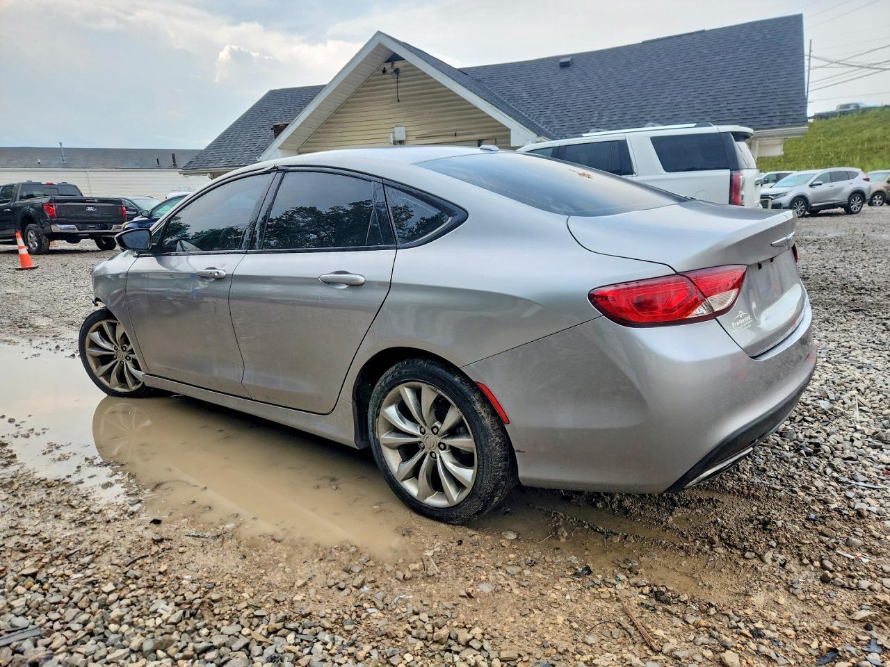 2015 Chrysler 200 S - Image 2
