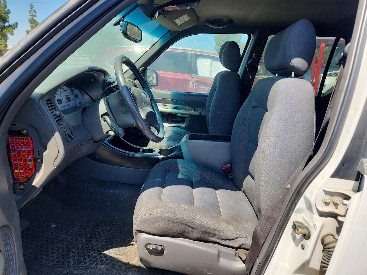 2002 Ford Explorer Sport Trac - Image 7
