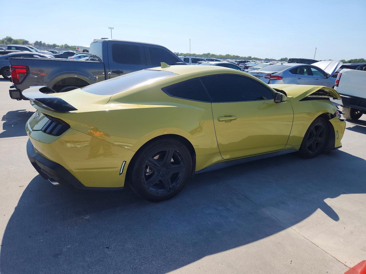 2025 Ford Mustang - Фото 3