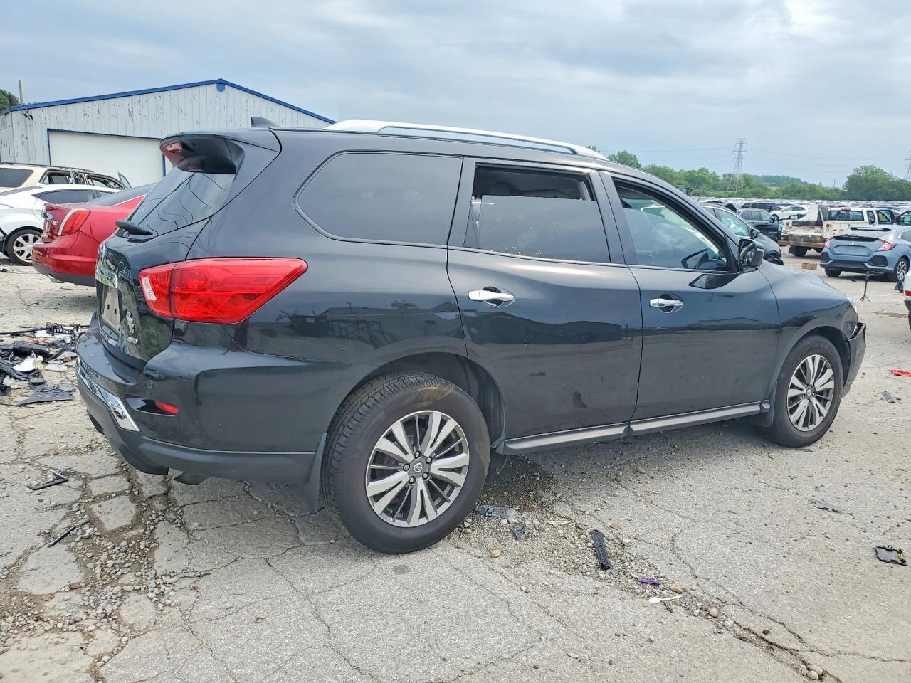 2019 Nissan Pathfinder S - Image 3