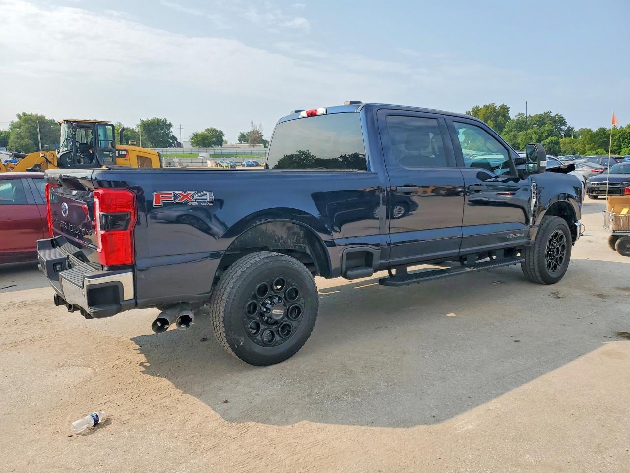 2023 Ford F350 Super Duty - Фото 3