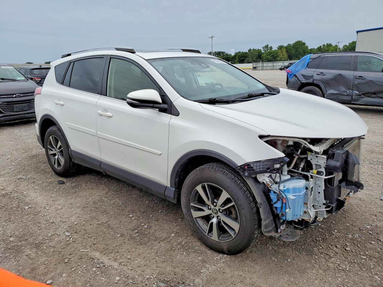 2017 Toyota Rav4 Xle - Image 4