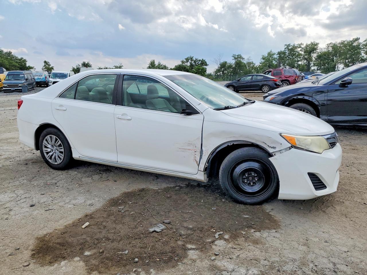2012 Toyota Camry Le - Фото 4