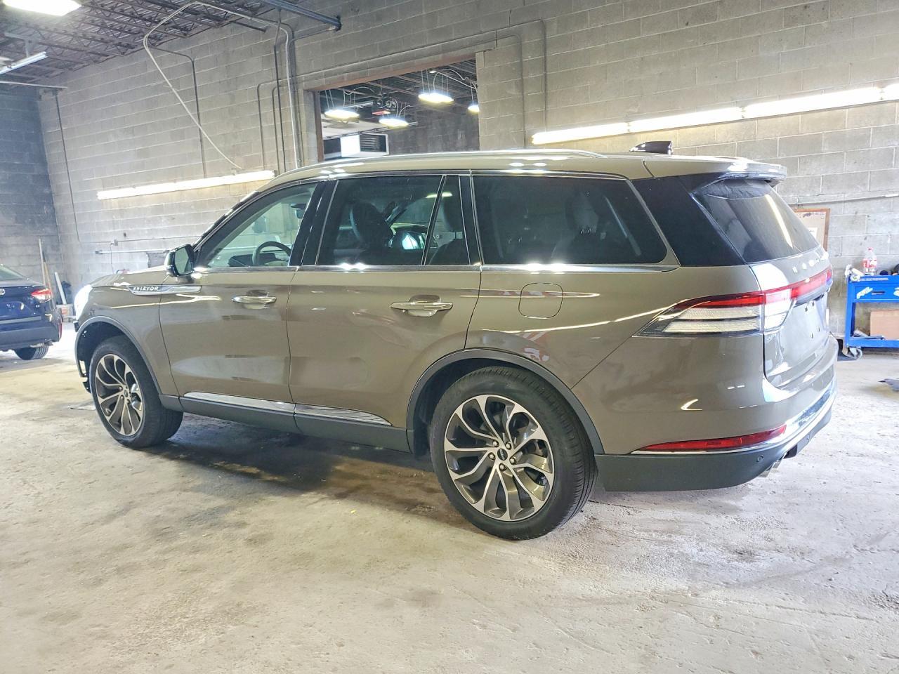 2025 Lincoln Aviator Reserve - Image 2