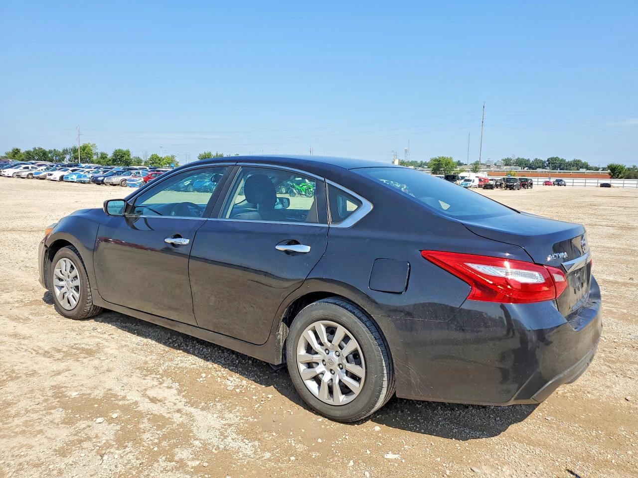 2016 Nissan Altima 2.5 S - Фото 2
