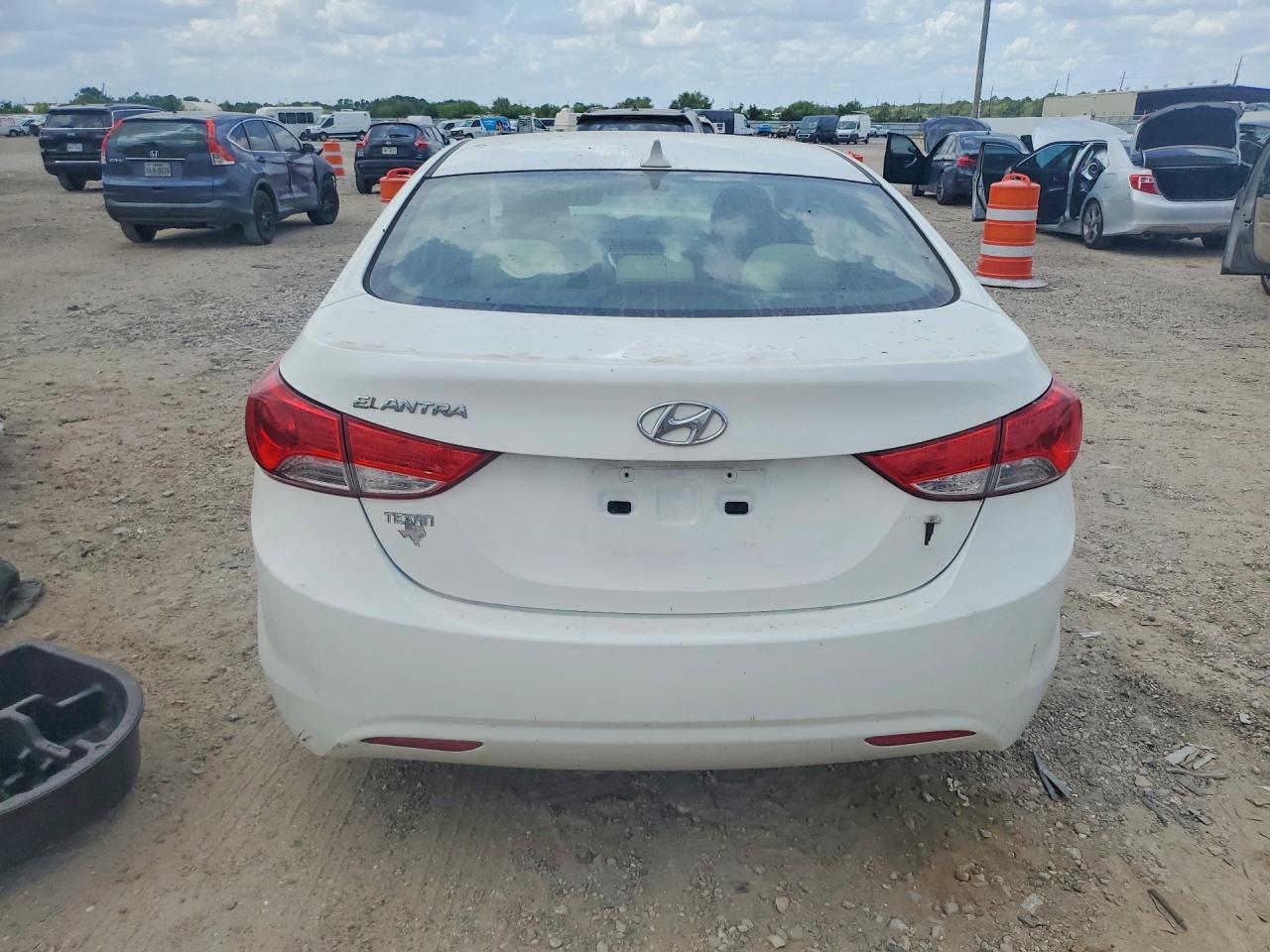 2012 Hyundai Elantra - Image 6