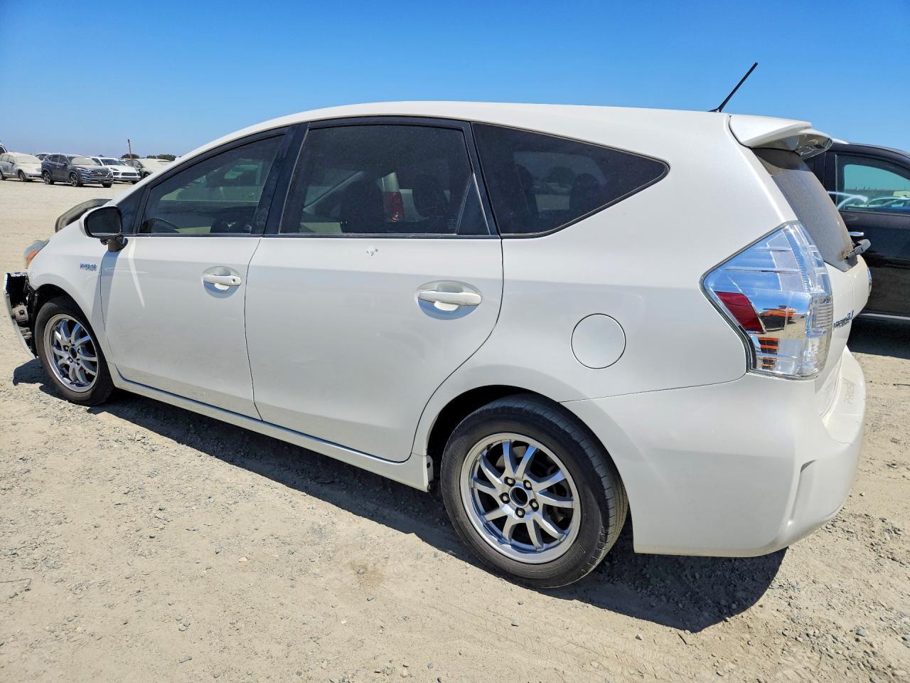 2014 Toyota Prius V Three - Фото 2