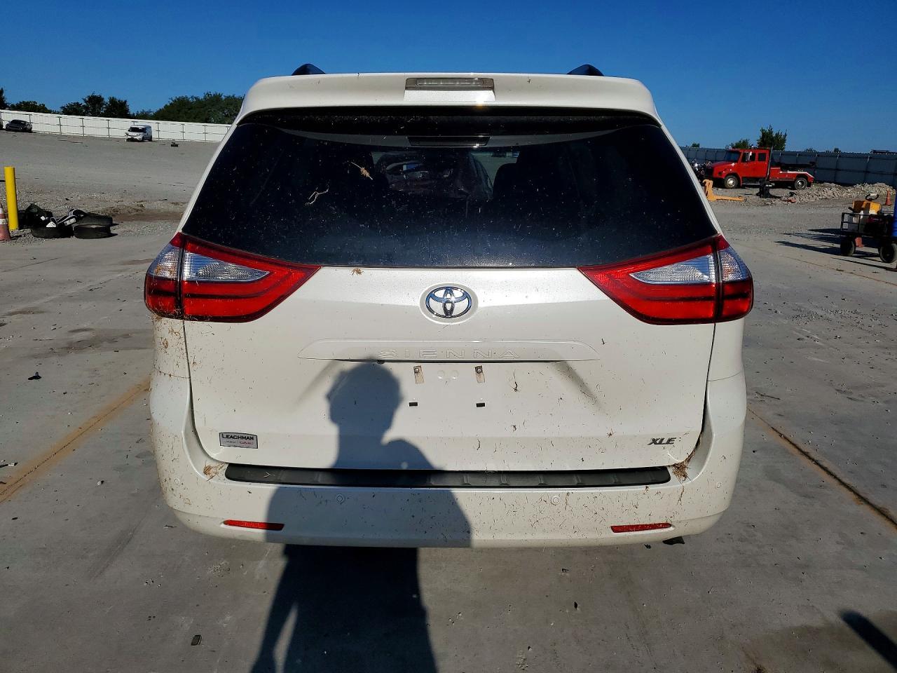 2017 Toyota Sienna Xle Premium 8-Passenger - Фото 6