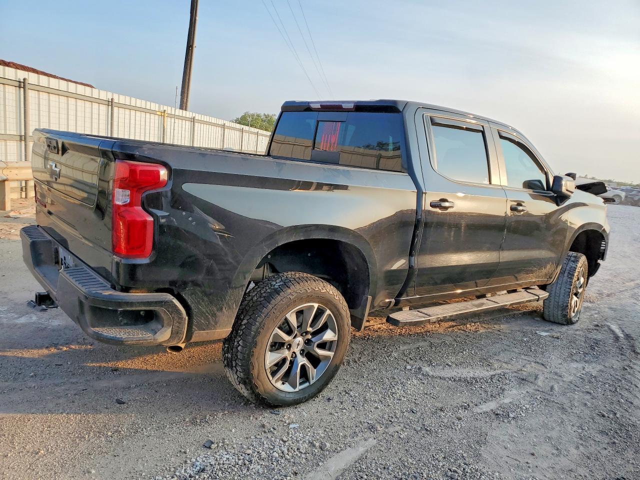 2022 Chevrolet Silverado K1500 Rst - Image 3