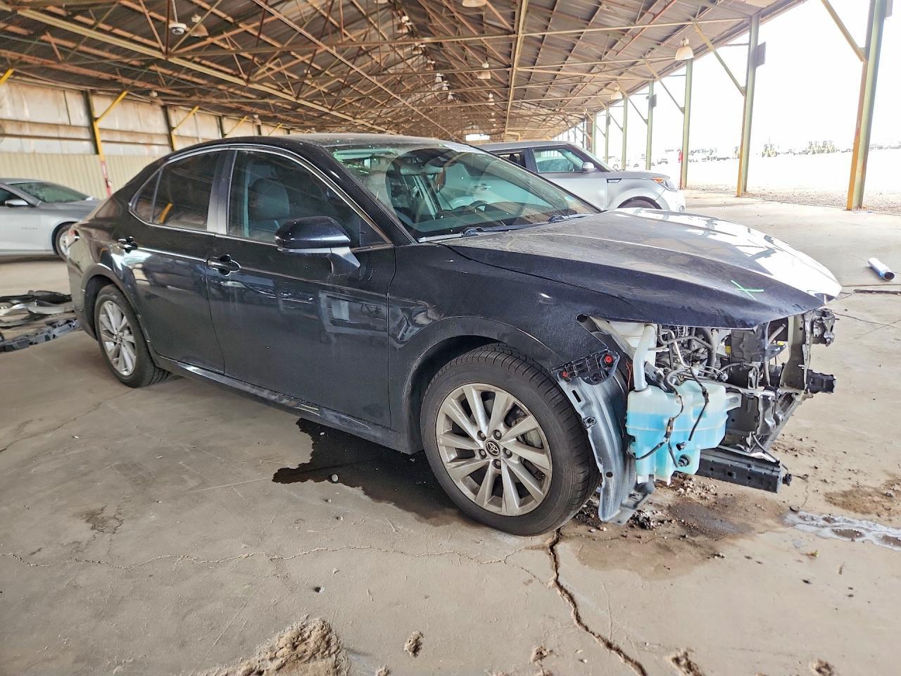 2022 Toyota Camry Le - Фото 4