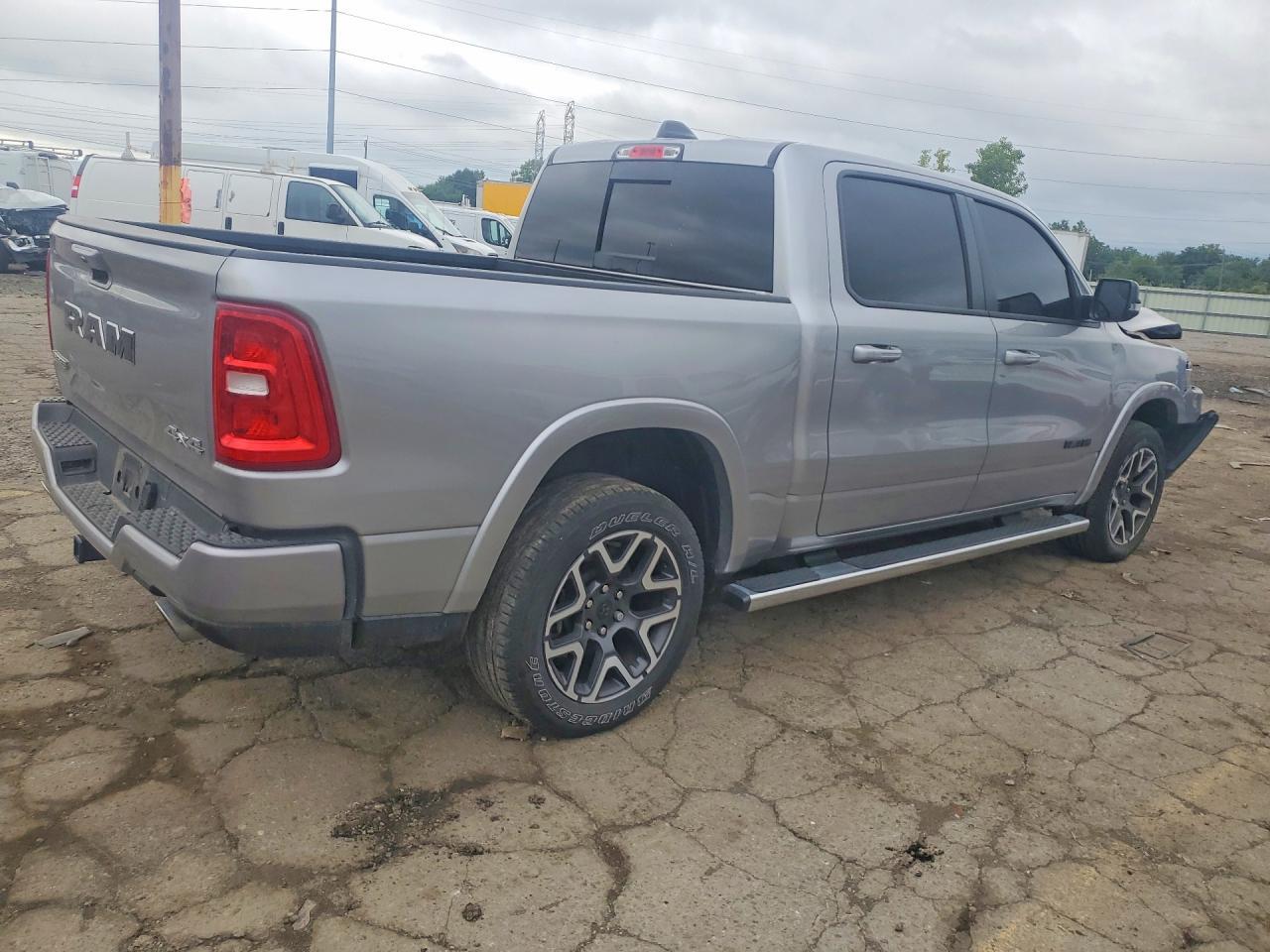 2025 Ram 1500 Laramie - Фото 3