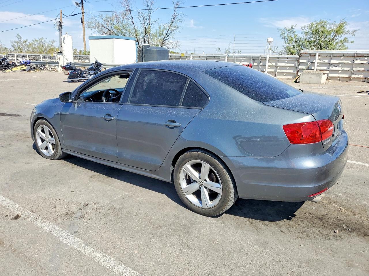 2013 Volkswagen Jetta Base - Image 2