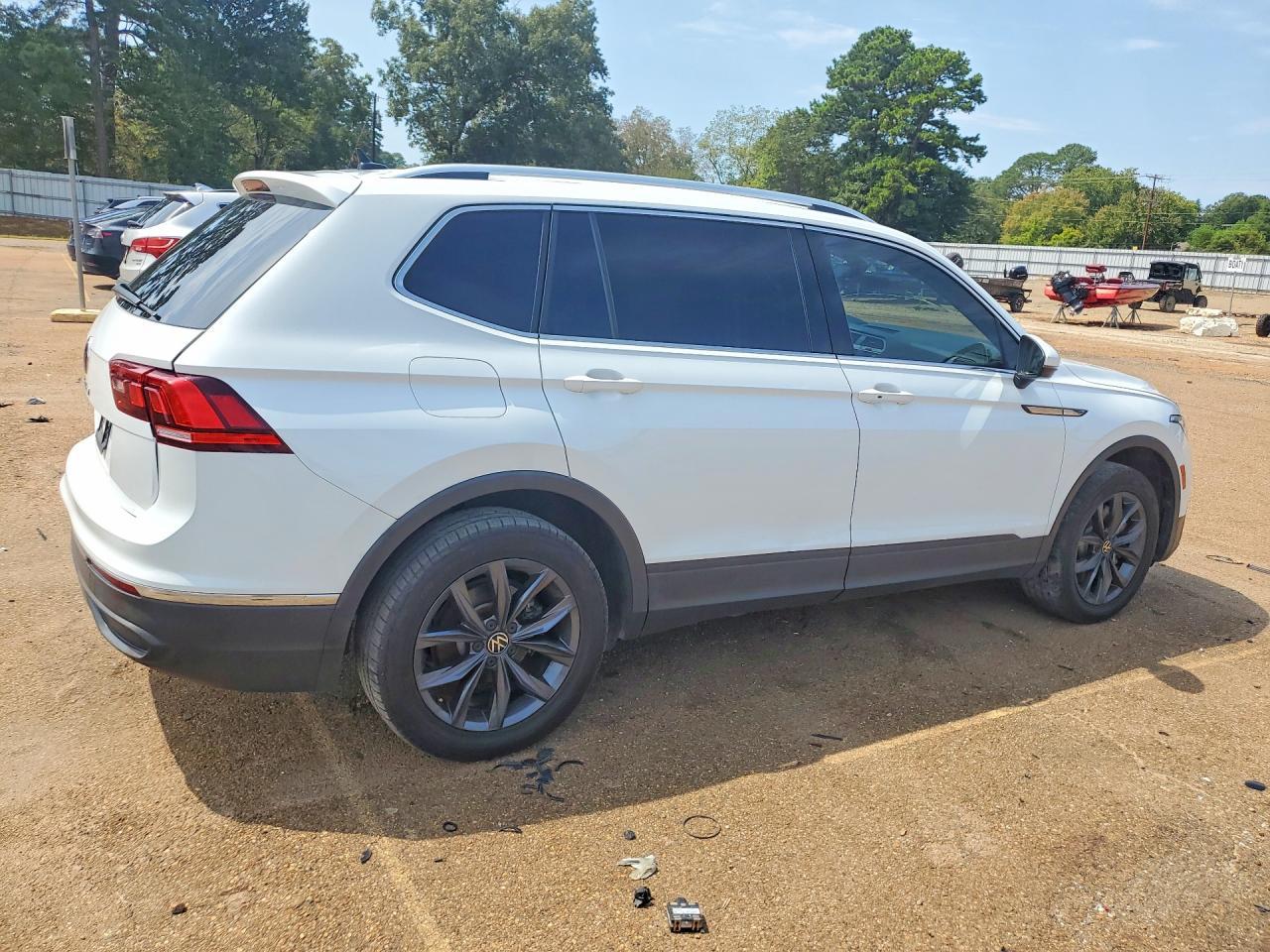 2022 Volkswagen Tiguan Se - Фото 3