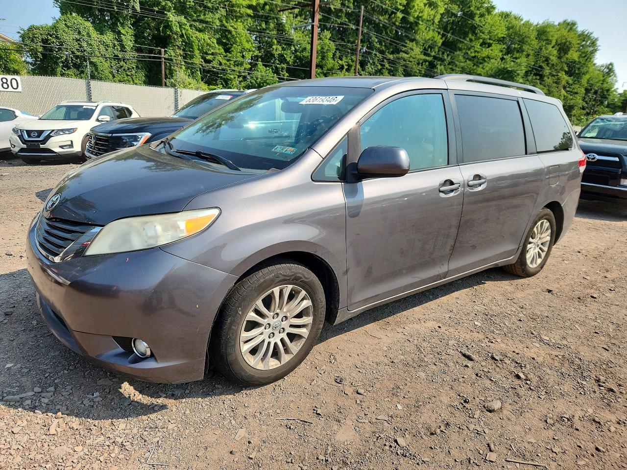 2011 Toyota Sienna Xle 8-Passenger