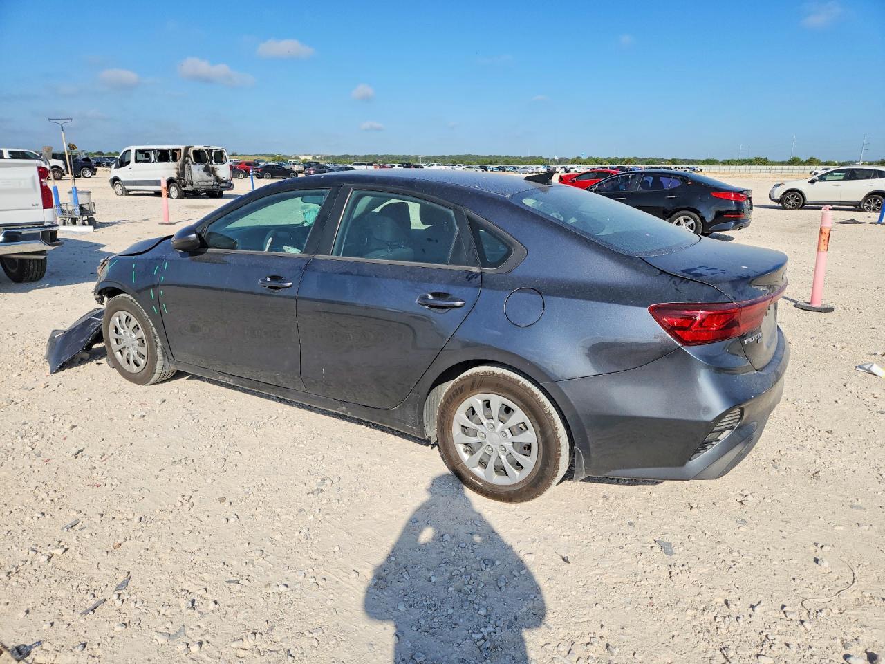 2022 Kia Forte Fe - Image 2