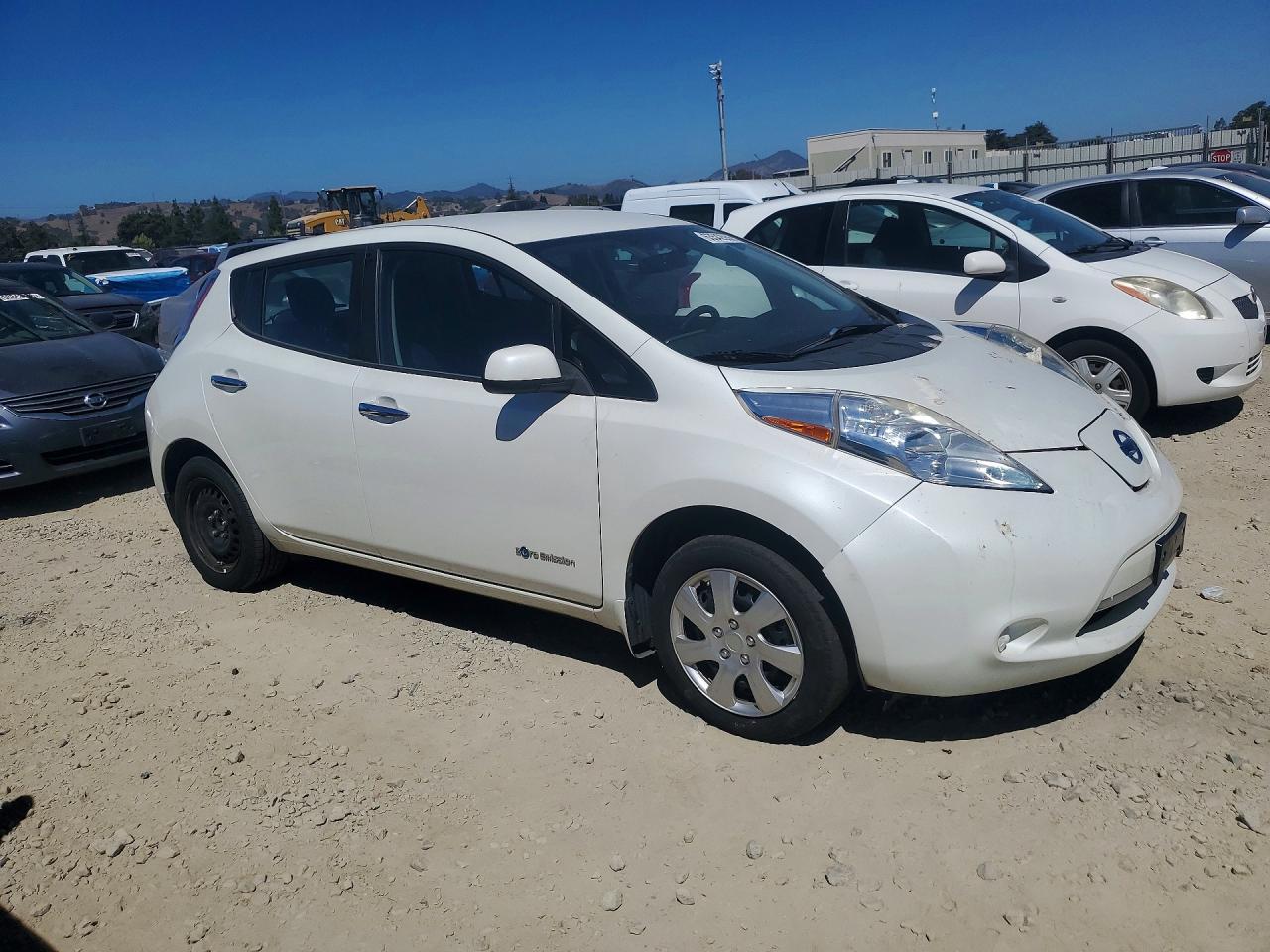 2016 Nissan Leaf S - Image 4