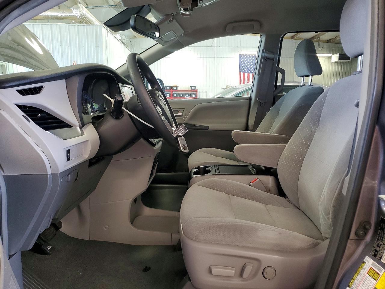 2019 Toyota Sienna Le - Фото 7
