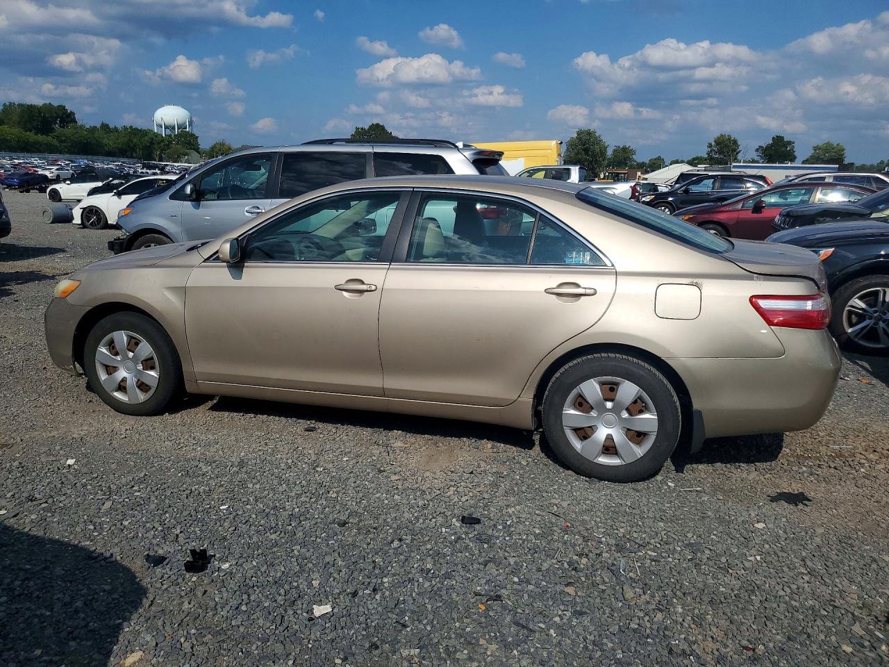 2009 Toyota Camry Le - Фото 2