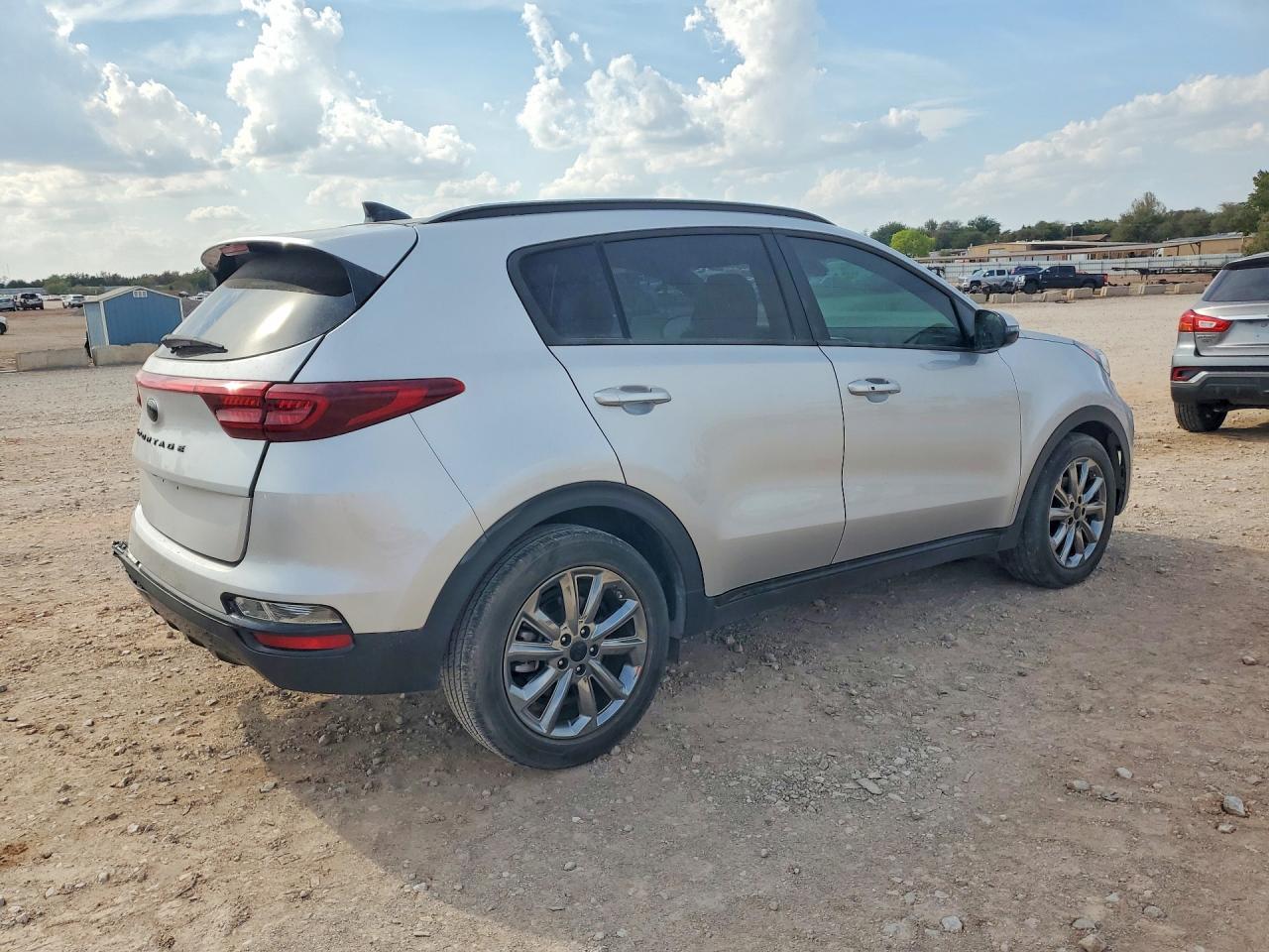 2022 Kia Sportage S - Image 3