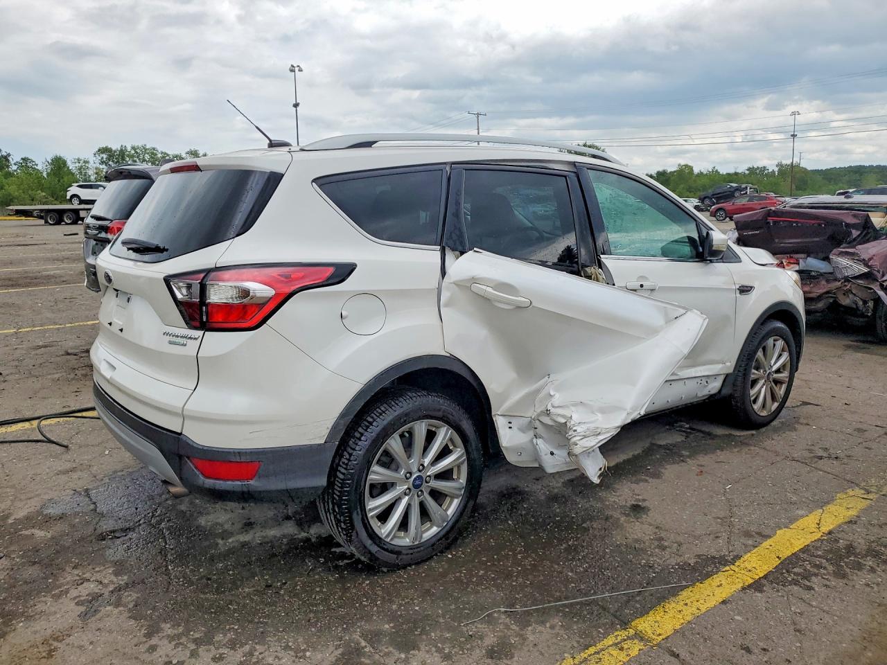 2017 Ford Escape Titanium - Фото 3