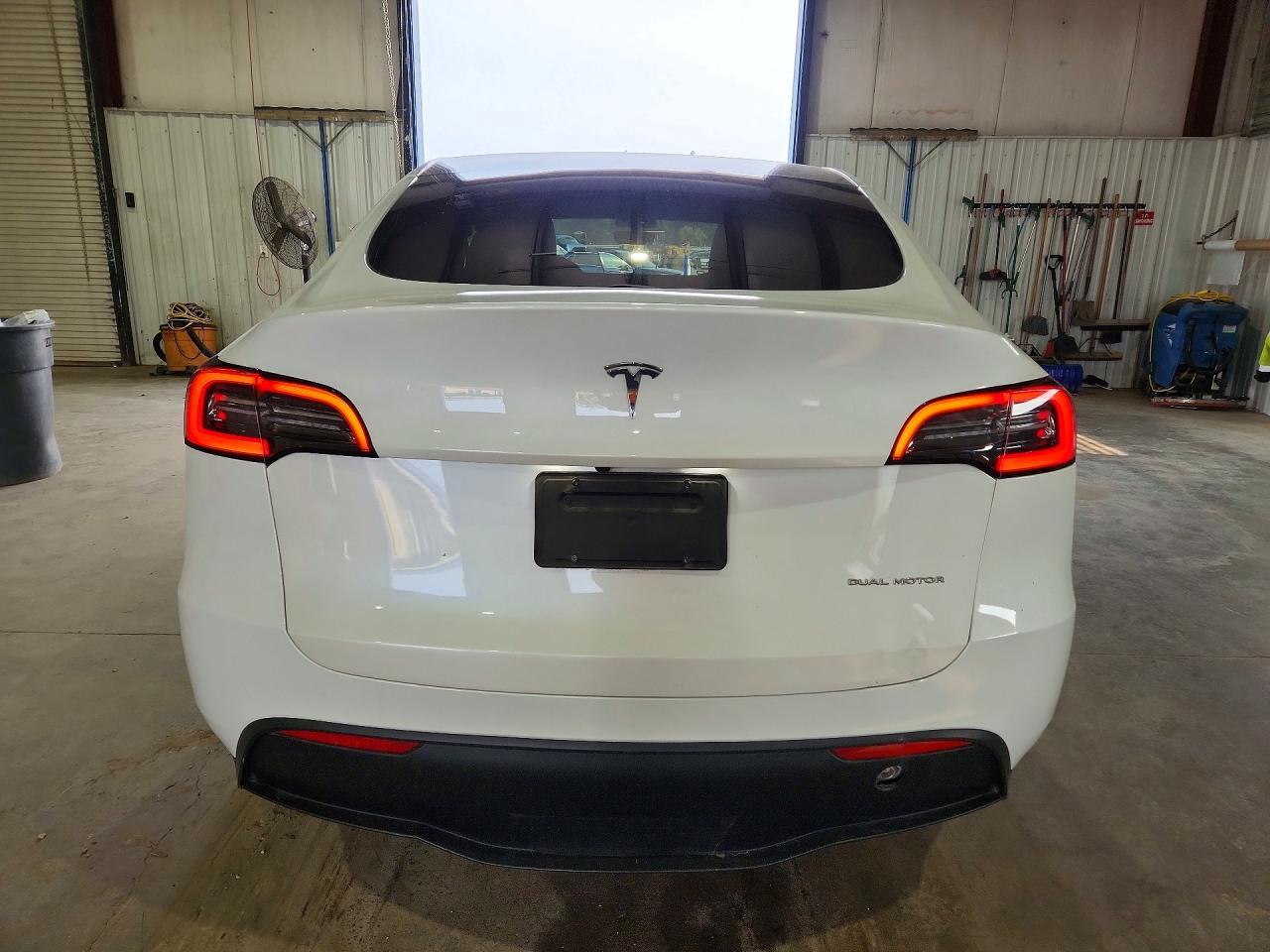 2023 Tesla Model Y - Image 6