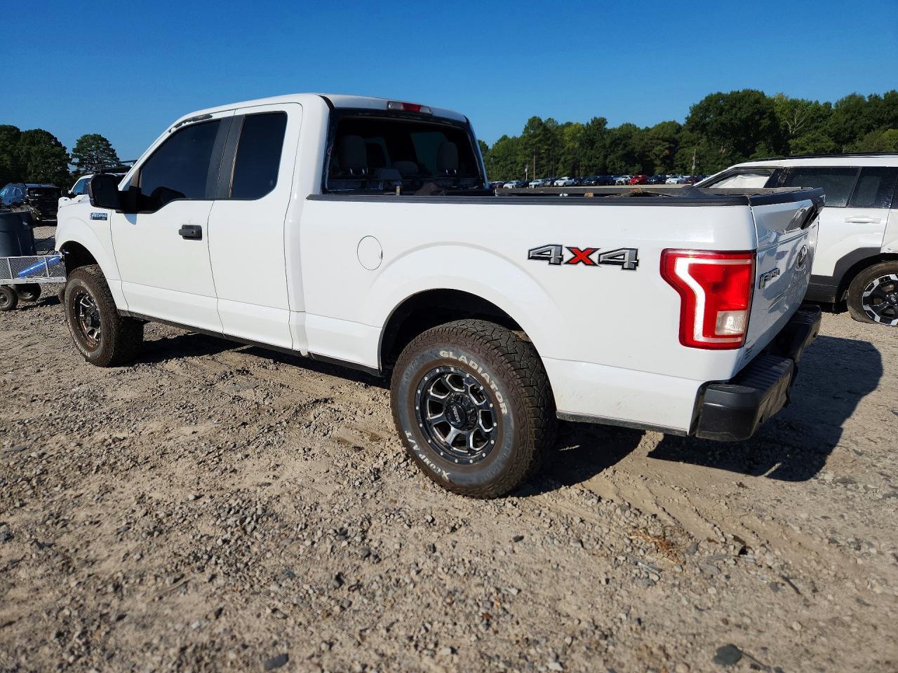 2017 Ford F150 Super Cab - Фото 2
