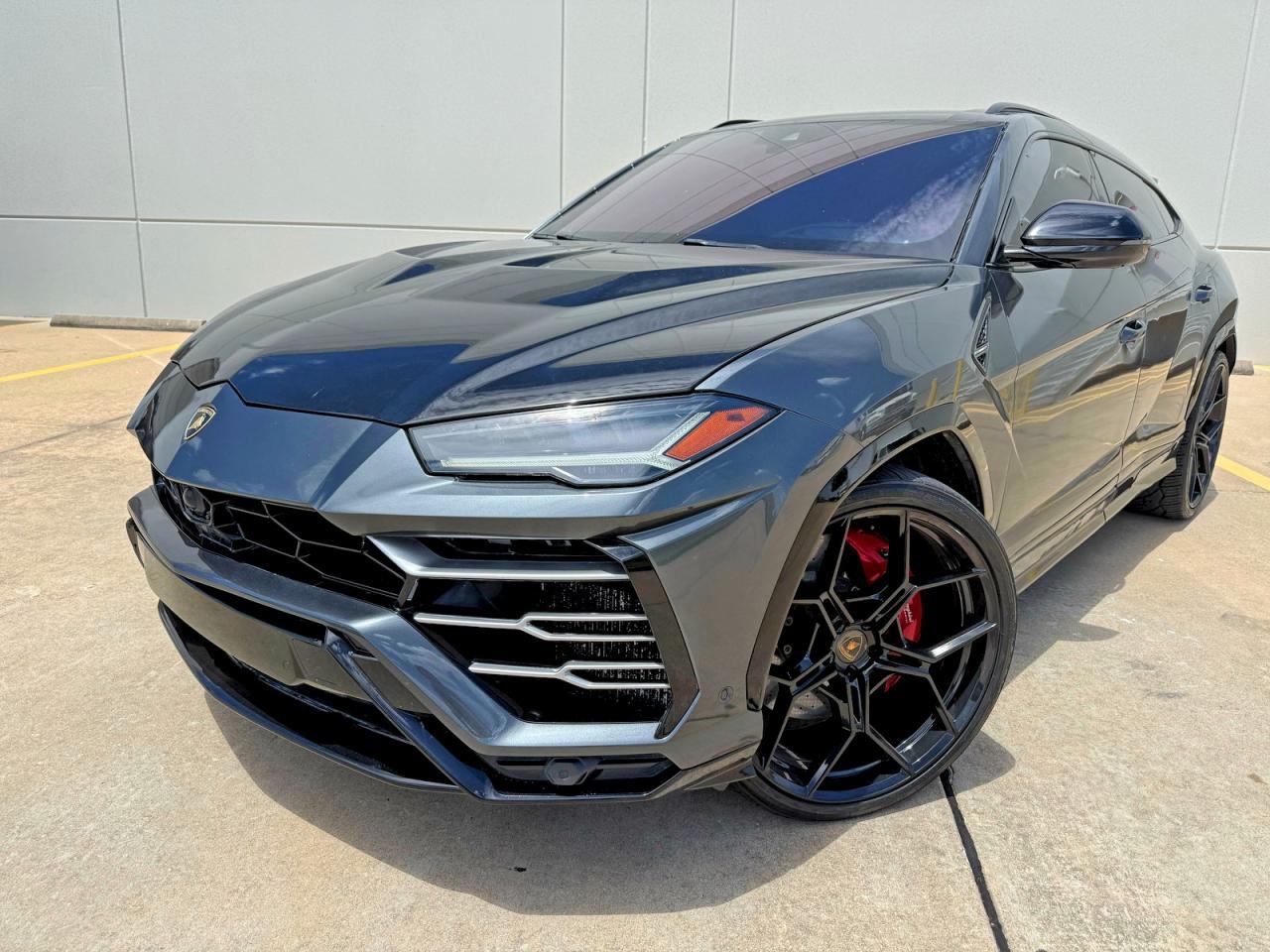 2019 Lamborghini Urus - Image 2