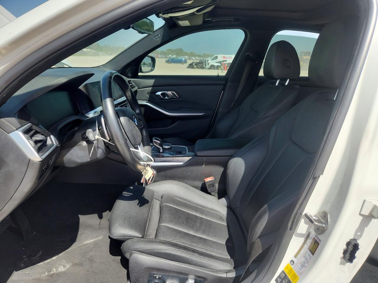 2020 BMW 330Xi - Фото 7