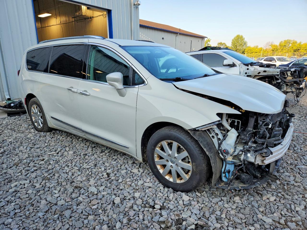 2017 Chrysler Pacifica Touring L Plus - Image 4
